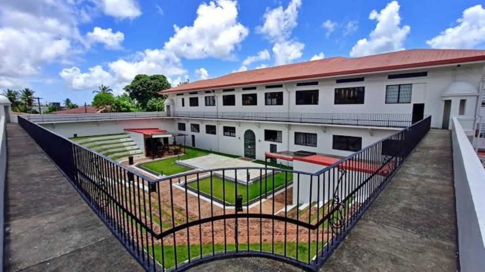 Fernando'S Hotel Sorsogon Extérieur photo