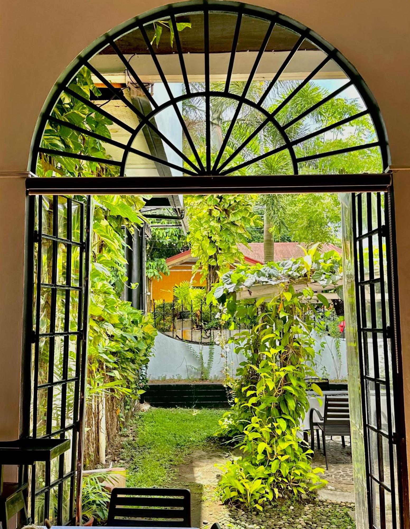 Fernando'S Hotel Sorsogon Extérieur photo